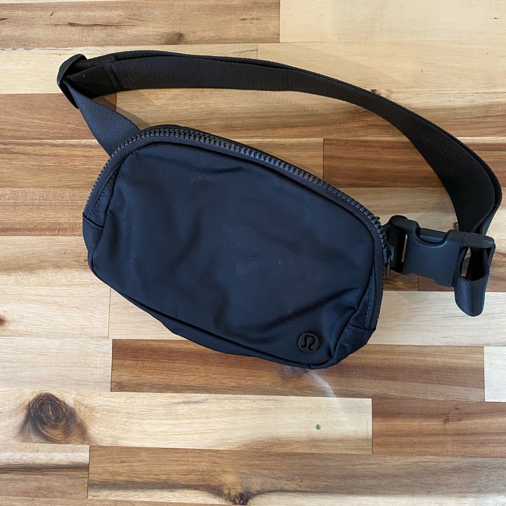 Lululemon belt bag